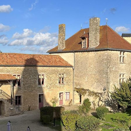Le Vieux Chateau Airvault Екстер'єр фото