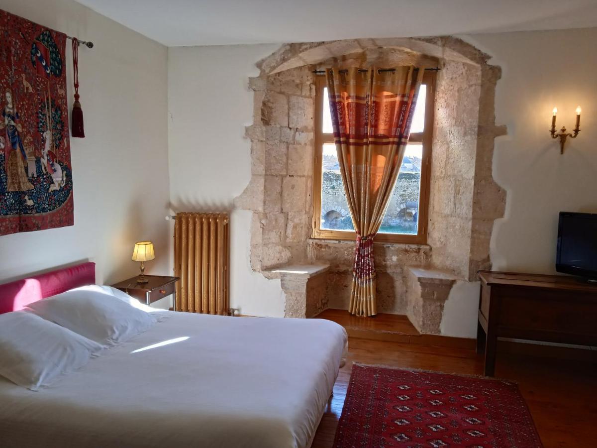 Le Vieux Chateau Airvault Екстер'єр фото