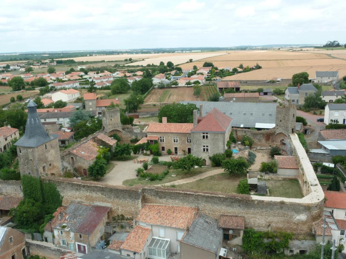 Le Vieux Chateau Airvault Екстер'єр фото