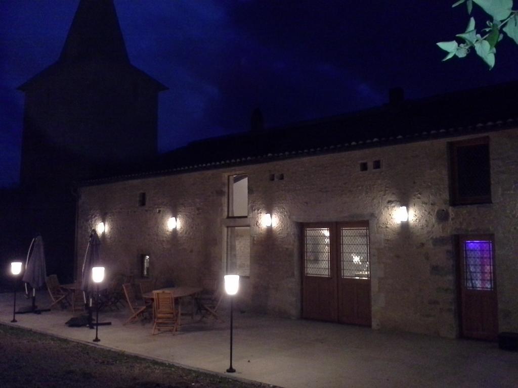 Le Vieux Chateau Airvault Екстер'єр фото