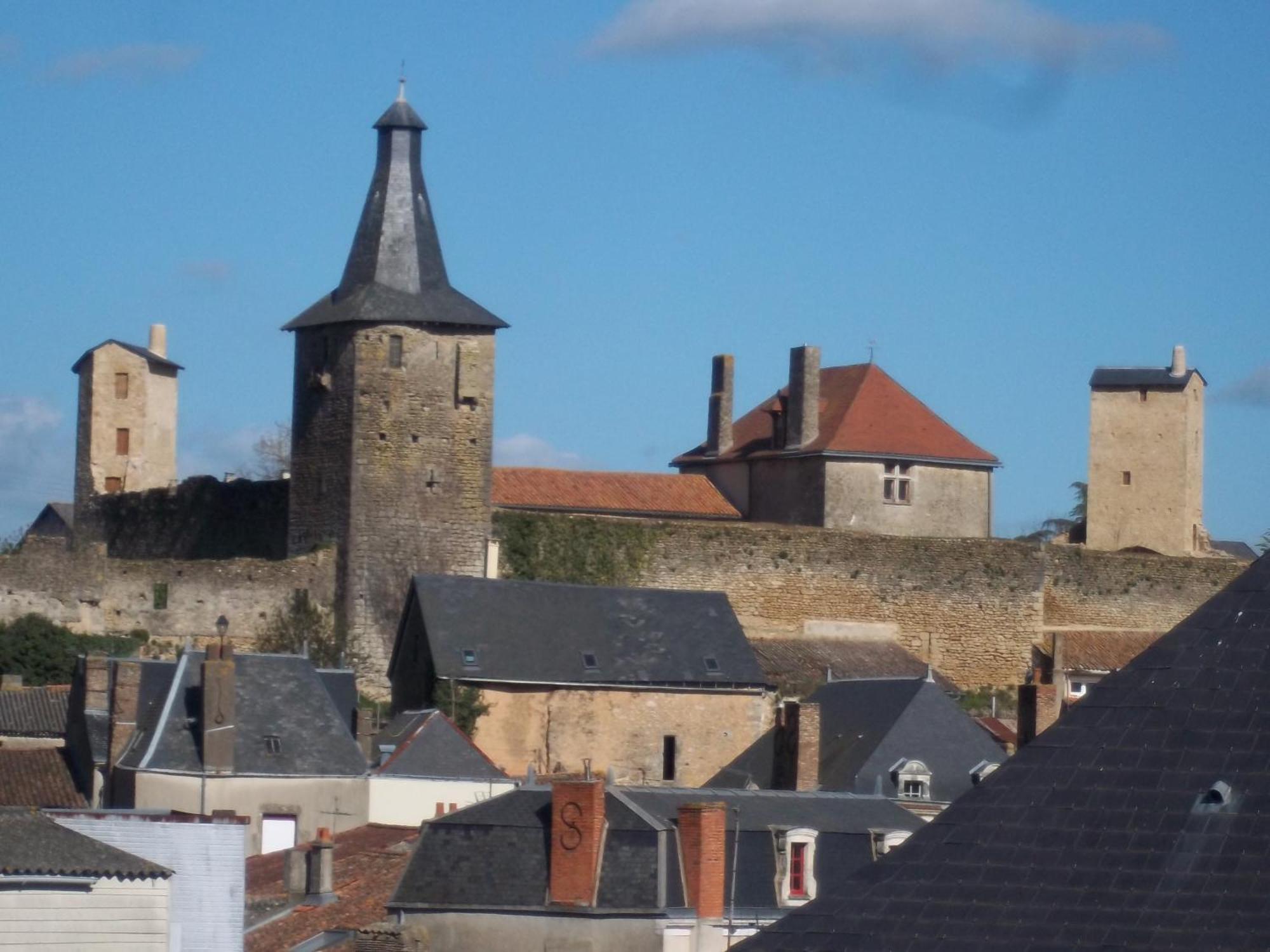 Le Vieux Chateau Airvault Екстер'єр фото