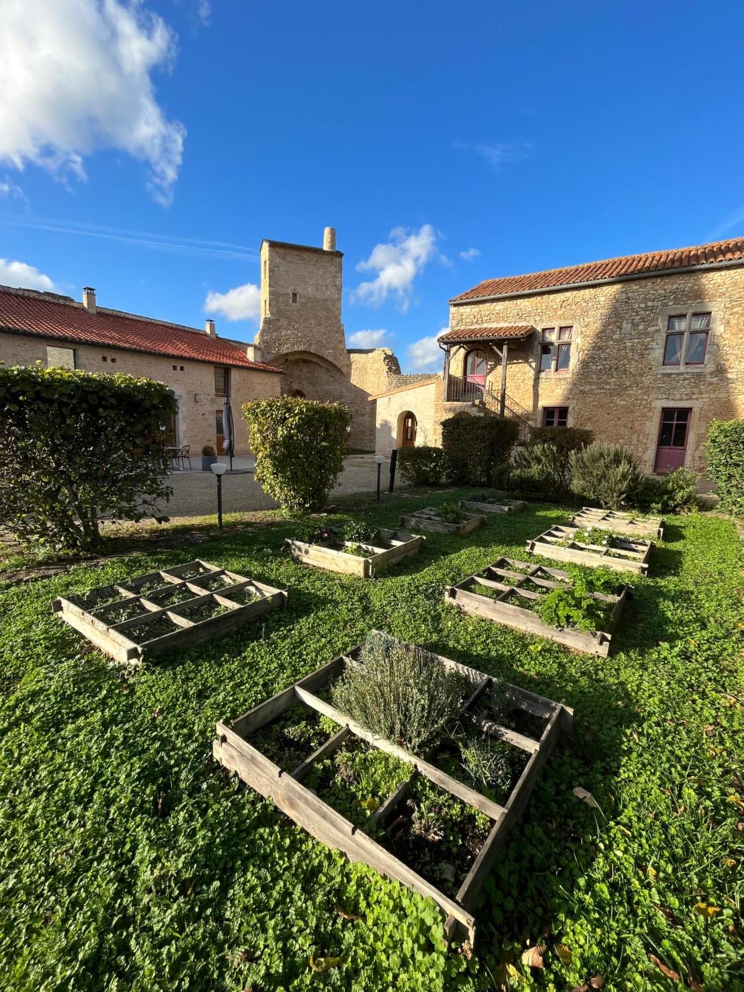 Le Vieux Chateau Airvault Екстер'єр фото