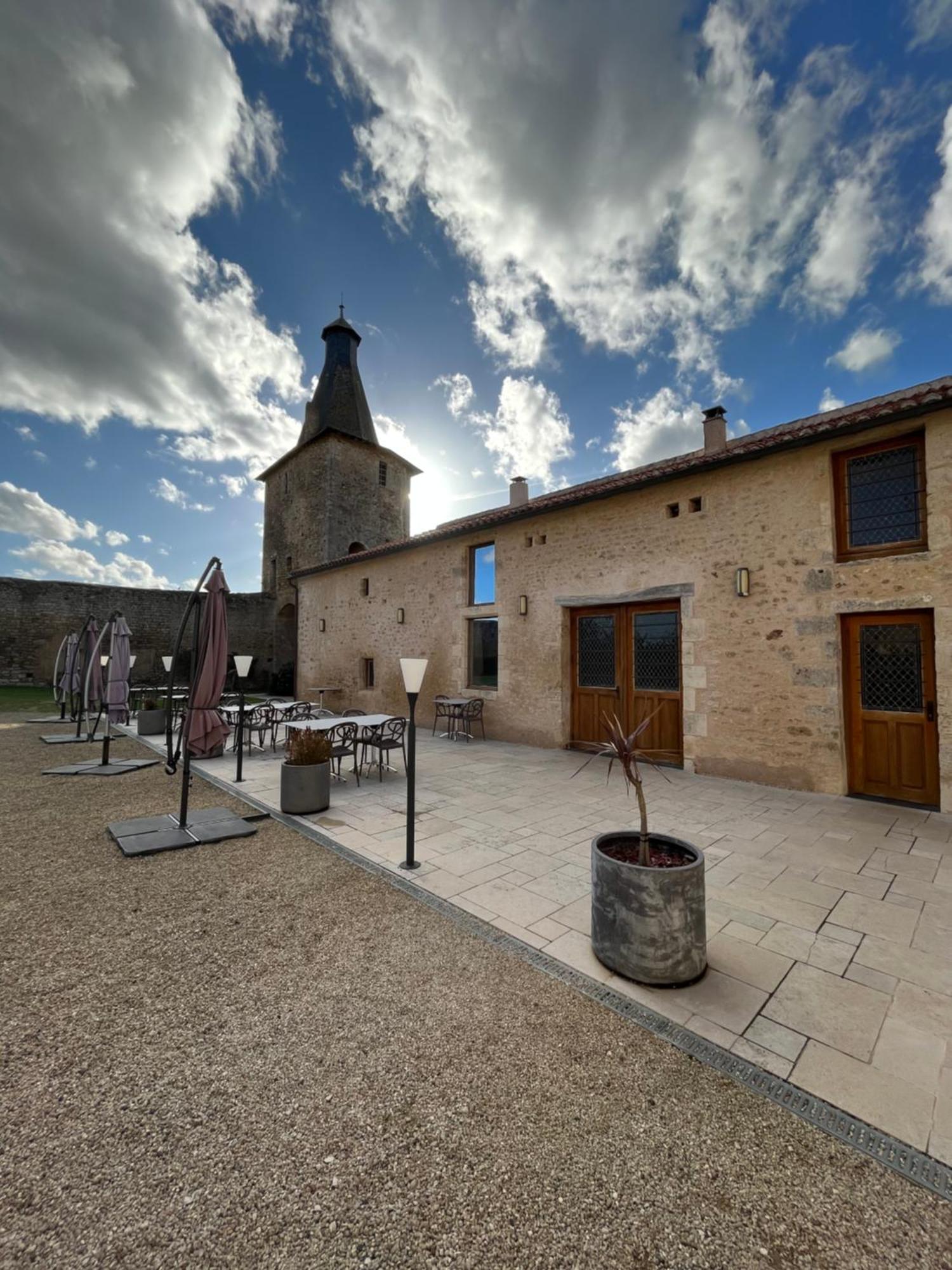 Le Vieux Chateau Airvault Екстер'єр фото