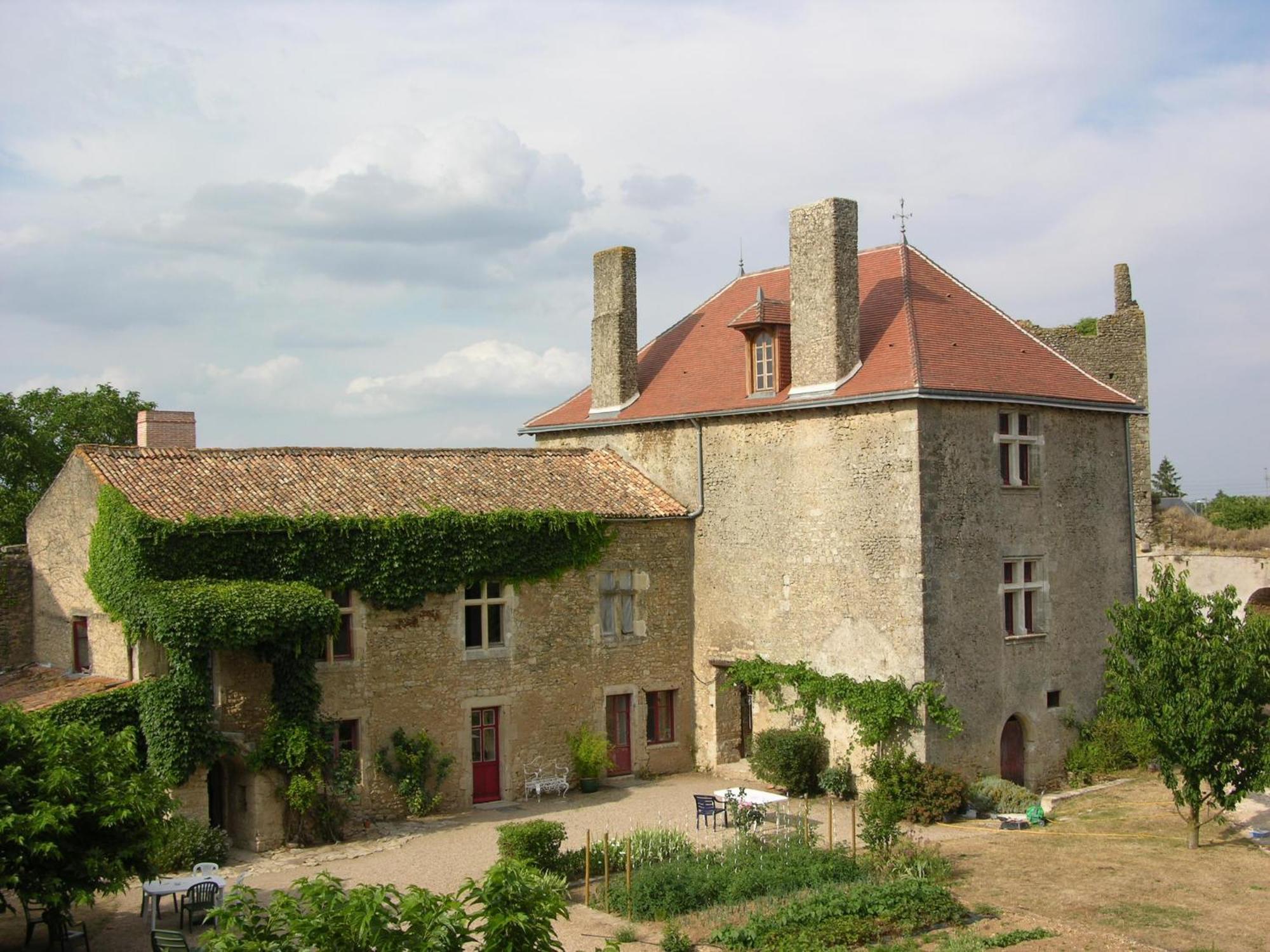 Le Vieux Chateau Airvault Екстер'єр фото