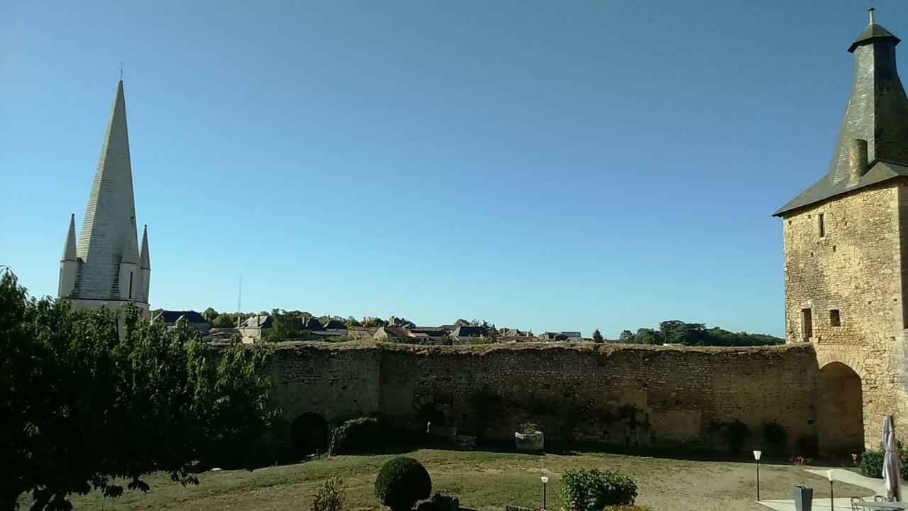 Le Vieux Chateau Airvault Екстер'єр фото